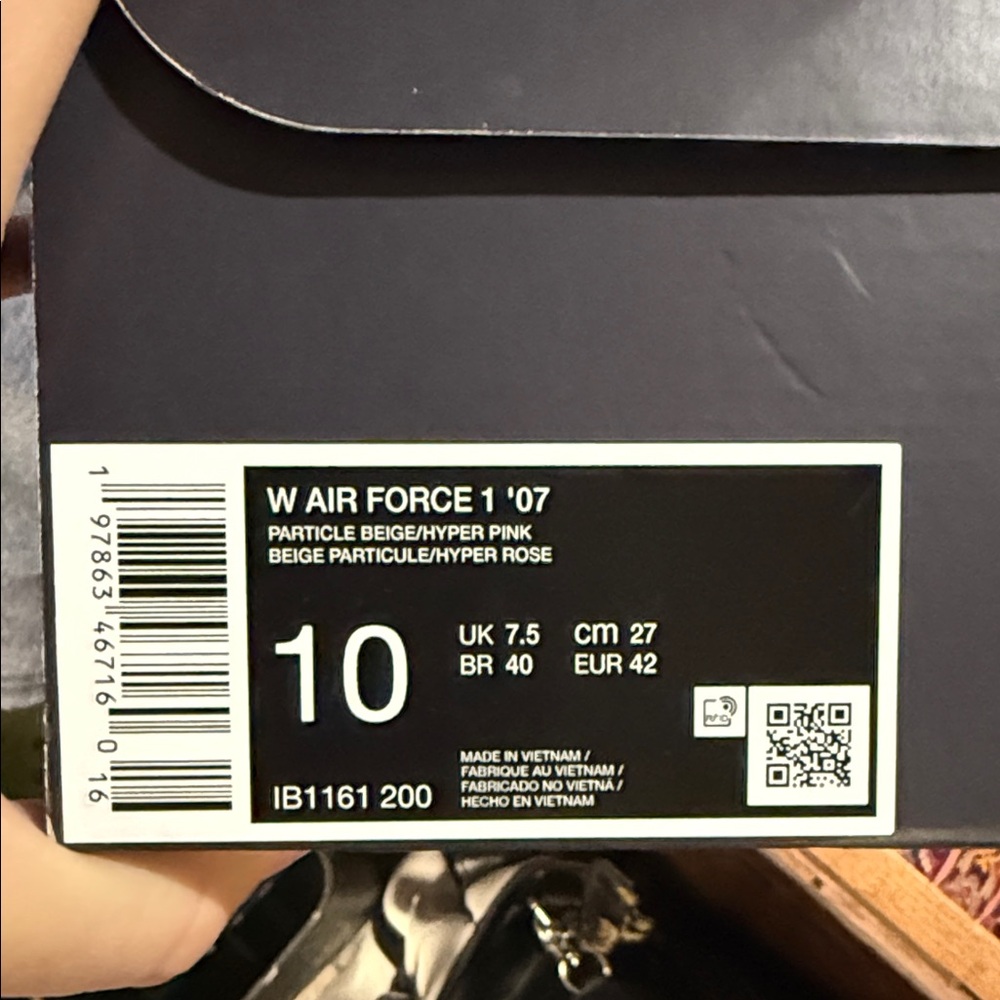 Nike Air Force 1 '07 in Beige and Hyper Pink